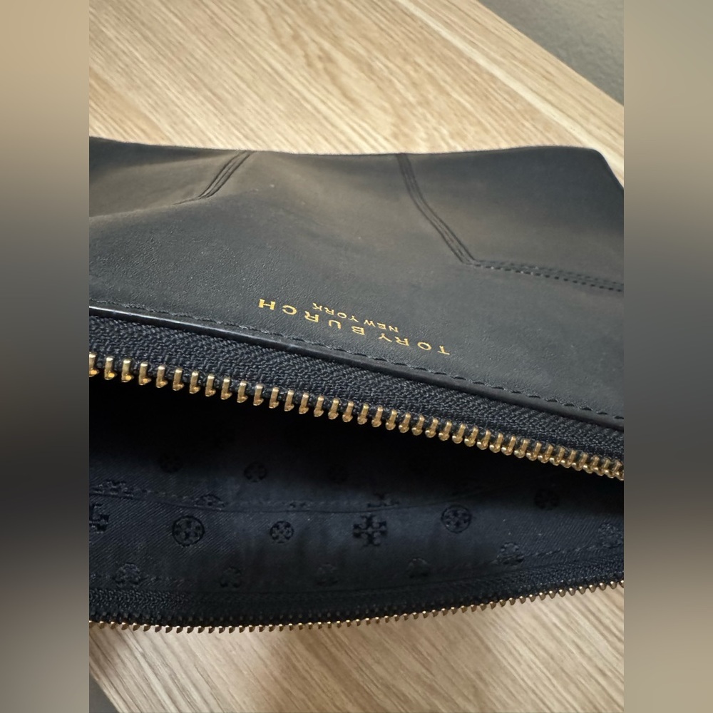 Tory Burch BLOCK-T TRAVEL MEDIUM POUCH black leather - Picture 5 of 5
